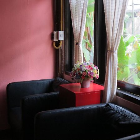 Non House Bangkok บ้านนอนโฮสเทล Bagian luar foto