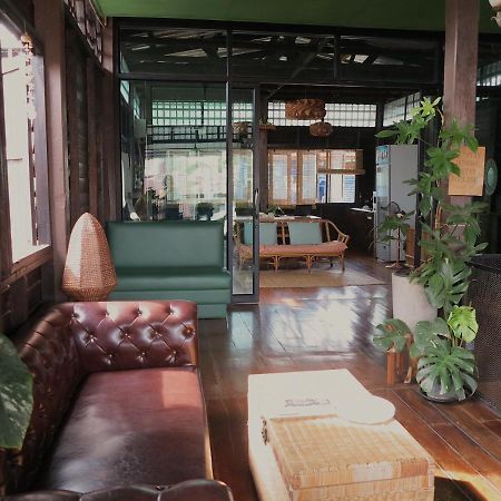 Non House Bangkok บ้านนอนโฮสเทล Bagian luar foto