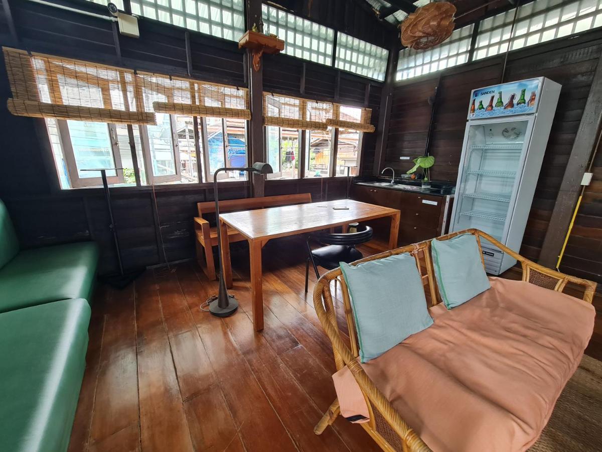 Non House Bangkok บ้านนอนโฮสเทล Bagian luar foto
