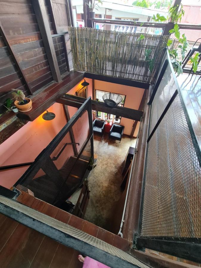 Non House Bangkok บ้านนอนโฮสเทล Bagian luar foto