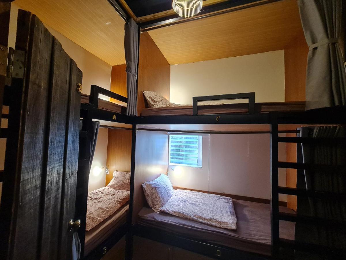 Non House Bangkok บ้านนอนโฮสเทล Bagian luar foto