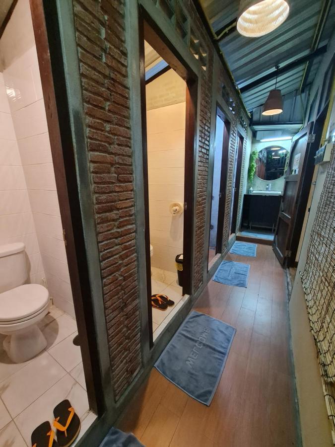 Non House Bangkok บ้านนอนโฮสเทล Bagian luar foto