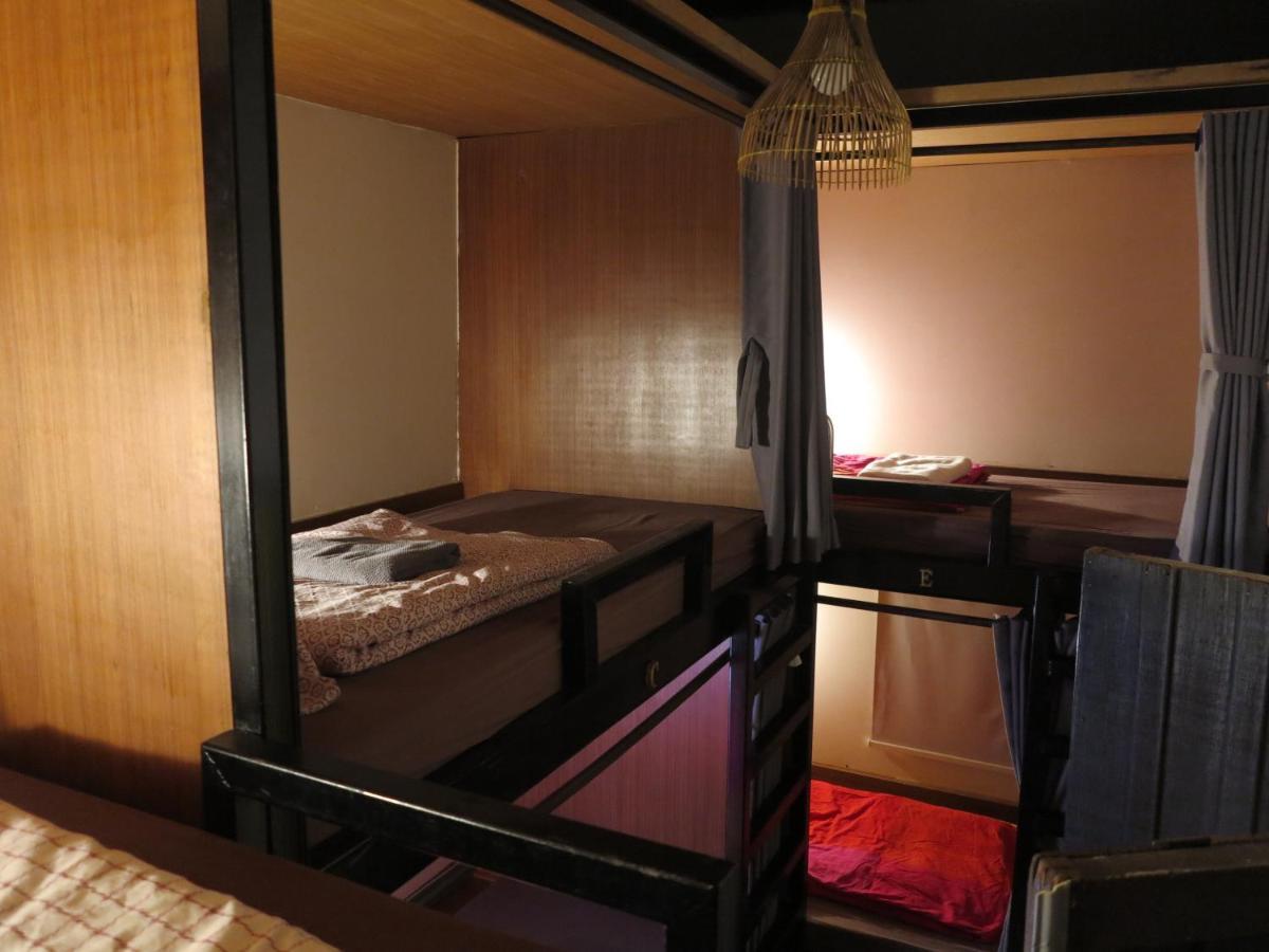 Non House Bangkok บ้านนอนโฮสเทล Bagian luar foto