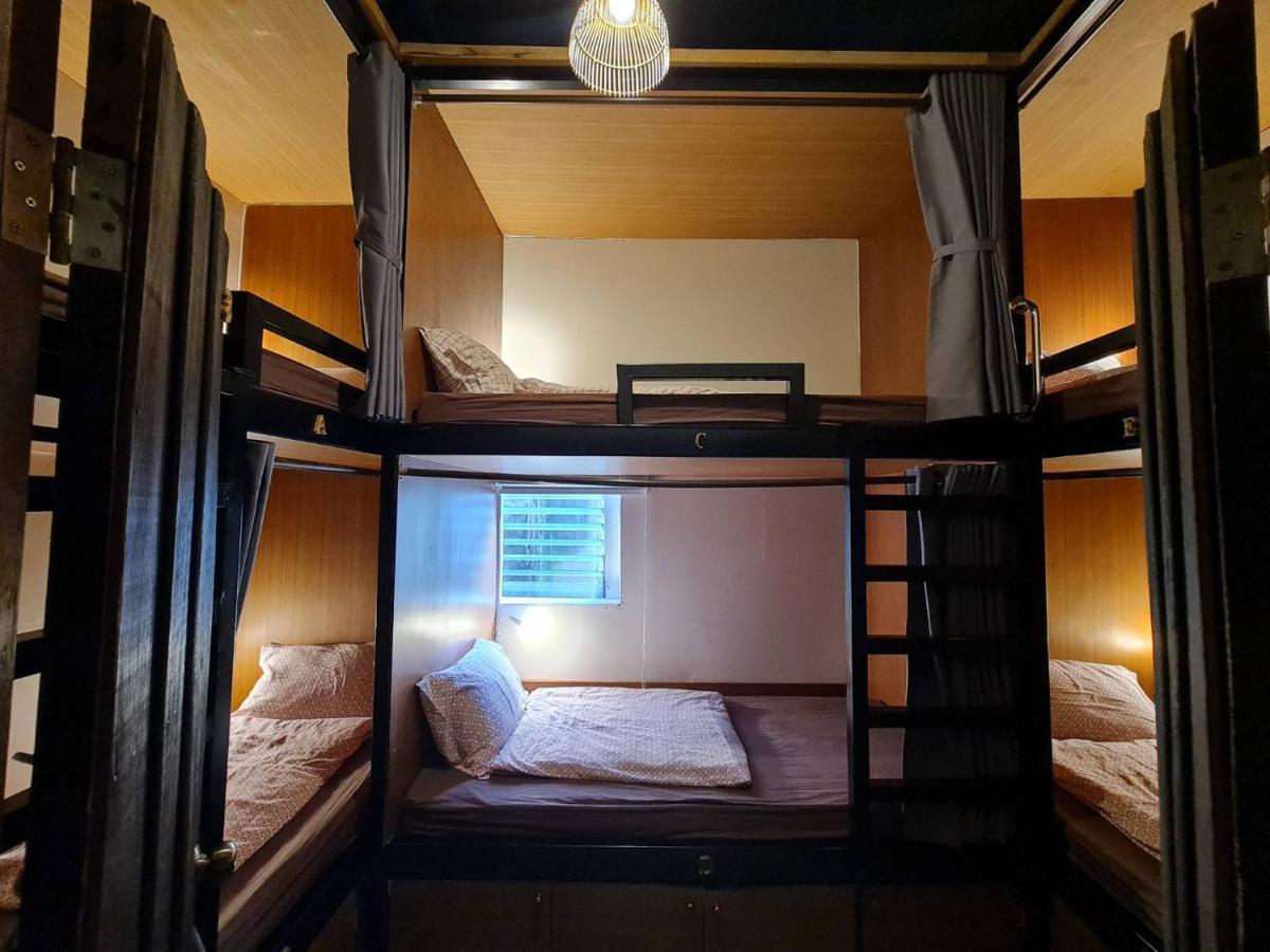 Non House Bangkok บ้านนอนโฮสเทล Bagian luar foto